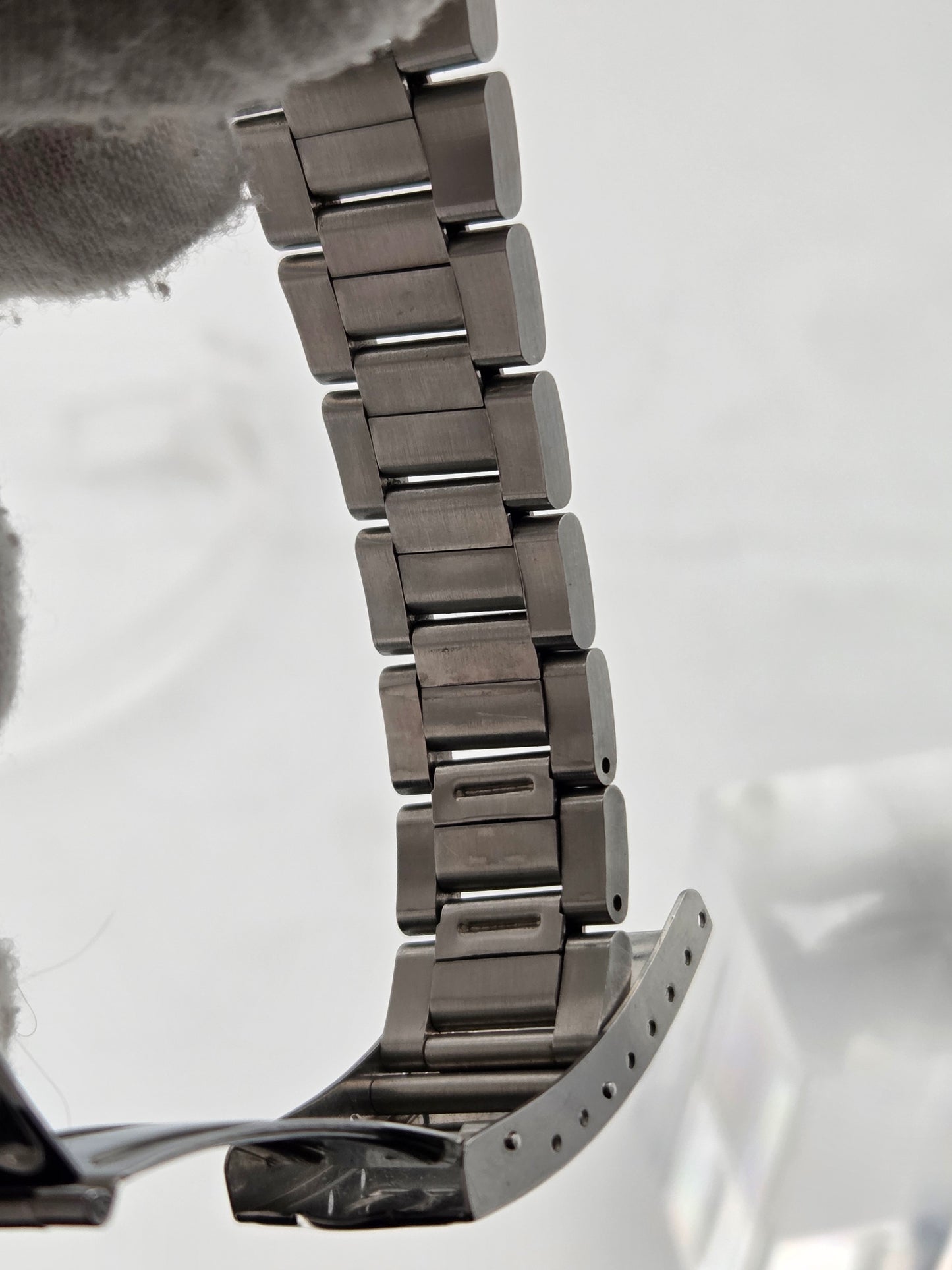Omega Genève automatic day date vintage ref 166.0125 grey dial integrated bracelet