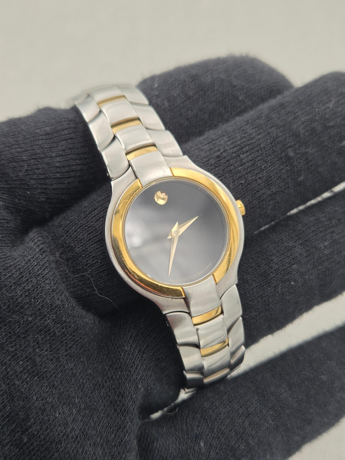 Movado Museum Steel and gold 81g4 1852