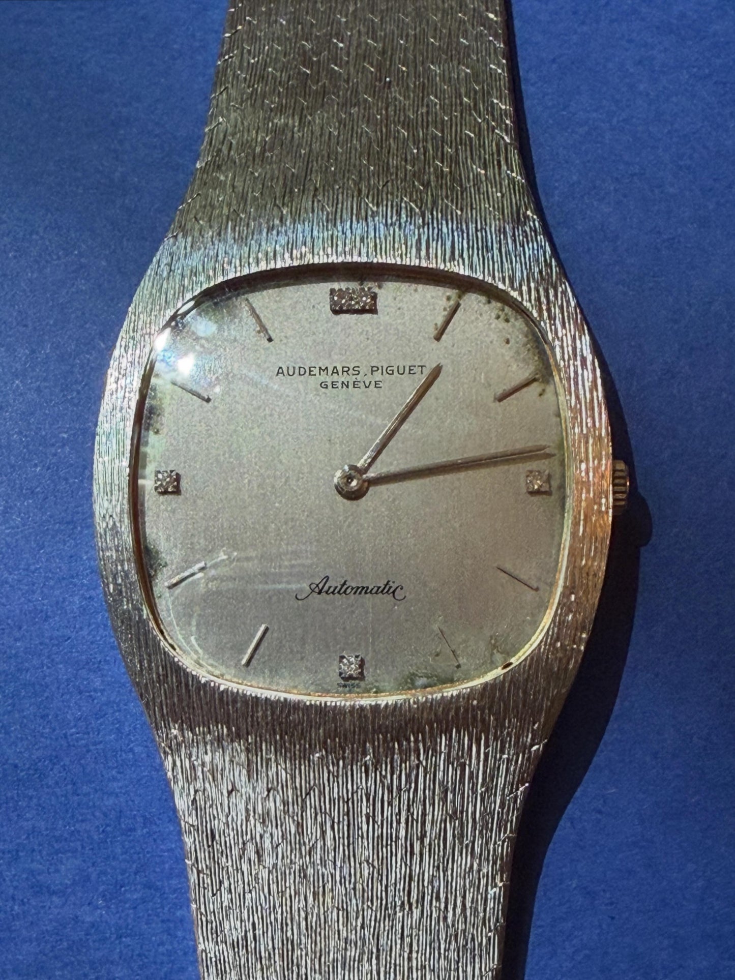 AP 5384 grey dial diamonds en piqué Calibre K2120 automatic
