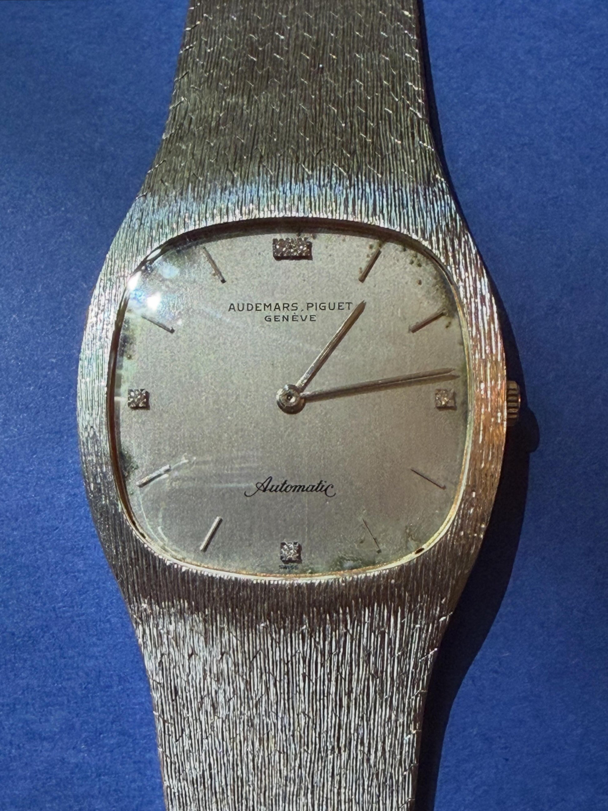 AP 5384 grey dial diamonds en piqué Calibre K2120 automatic