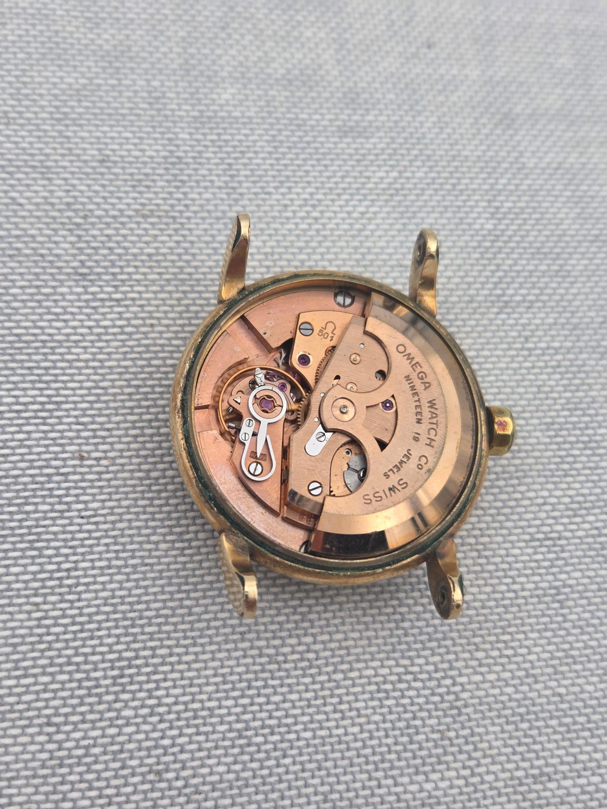 Omega Classic 2865-1 sc 80 micron gold plated honeycomb dial (405)