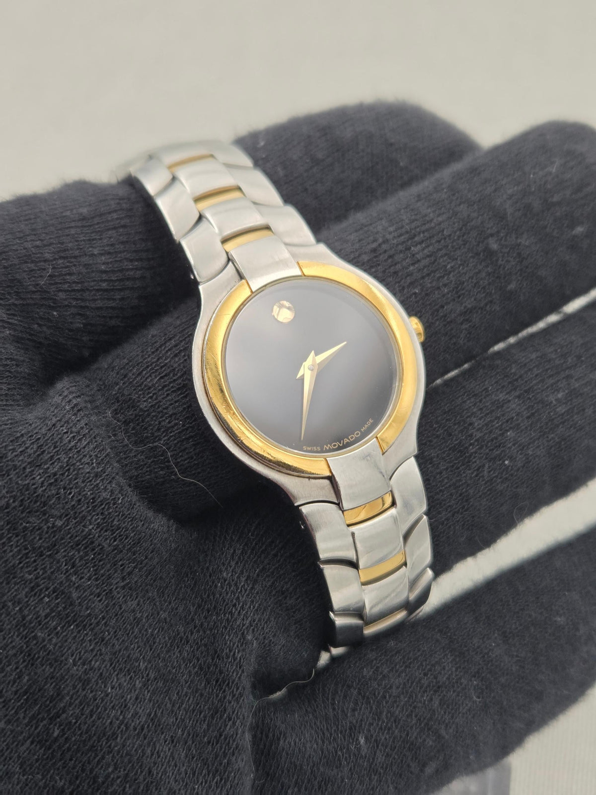 Movado Museum Steel and gold 81g4 1852