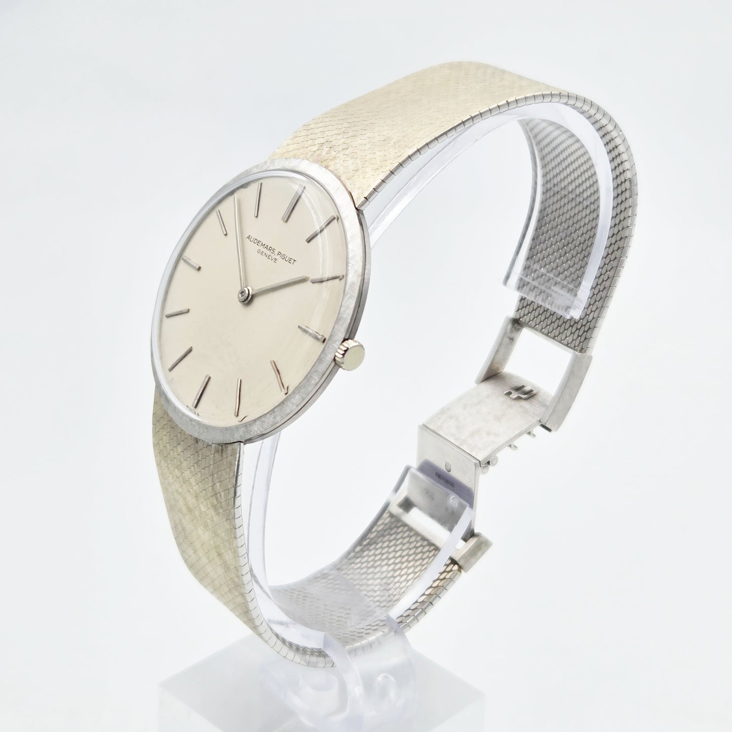 Audemars Piguet Vintage “Disco Volante” in 18k White Gold, 34mm (Manual Movement)