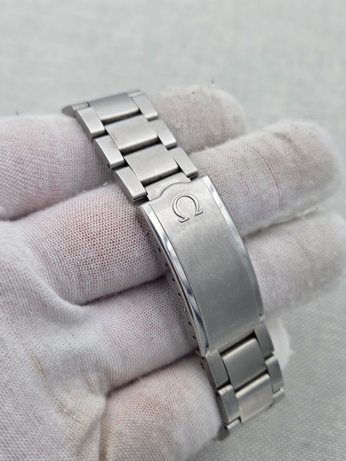 Omega Genève Serviced 1y warranty 166.099 sunburst dial