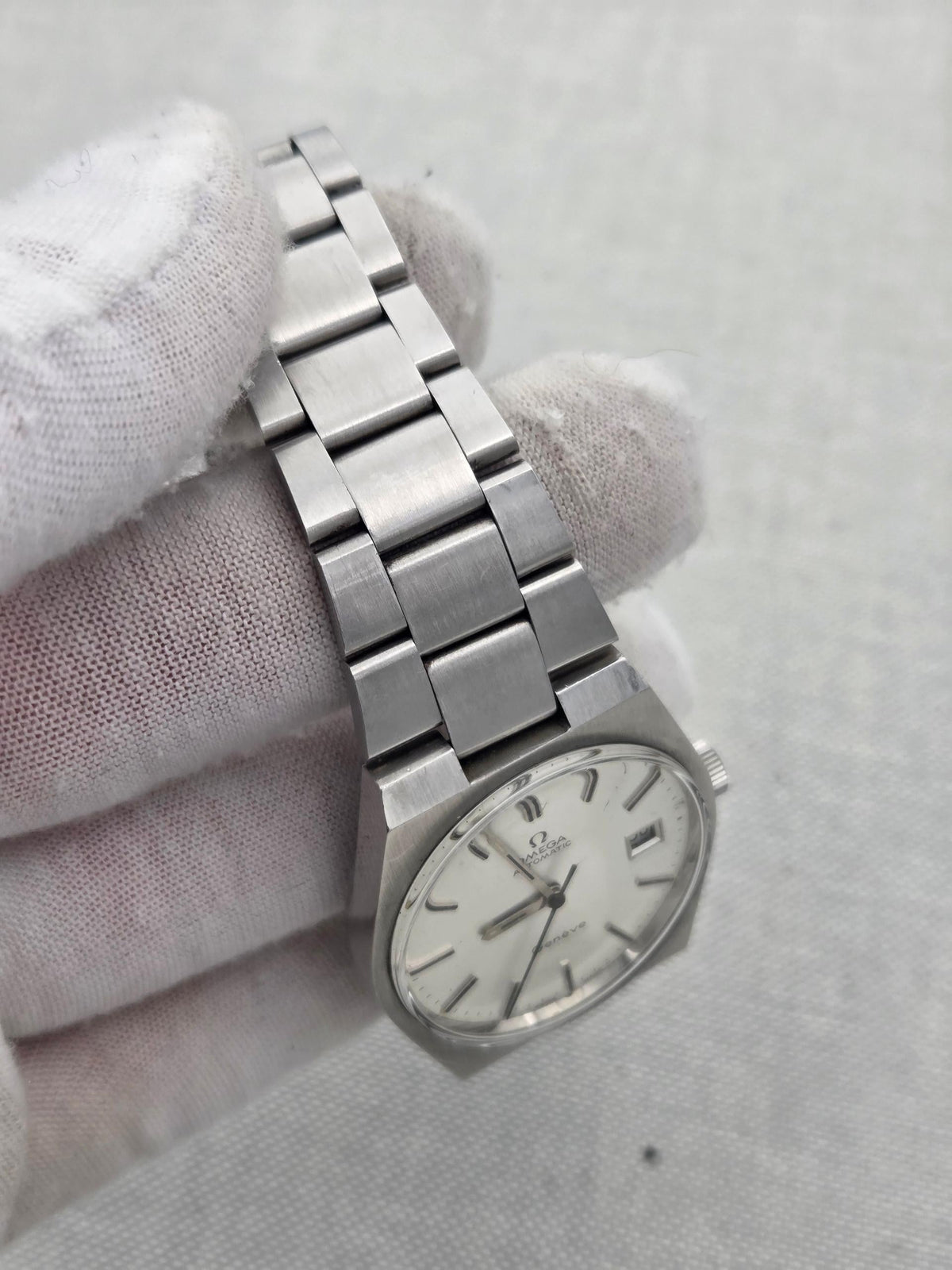 Omega Genève Serviced 1y warranty 166.099 sunburst dial