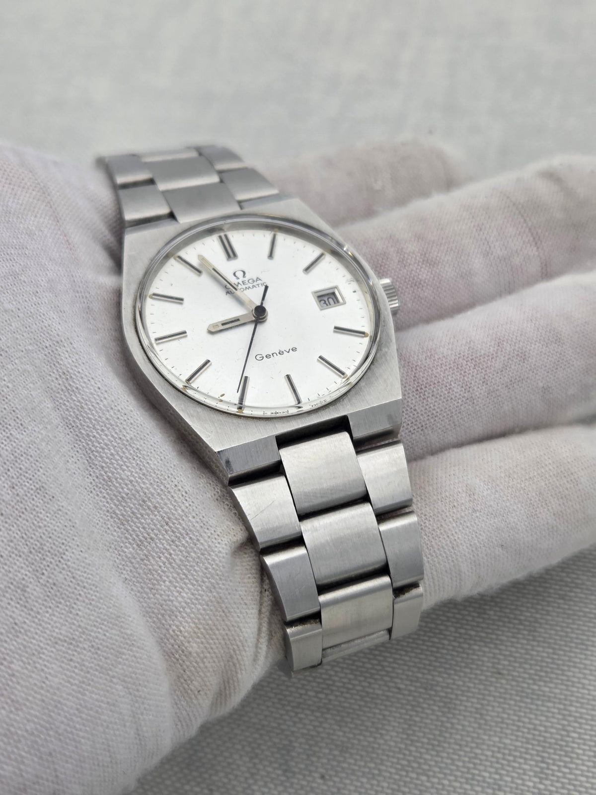 Omega Genève Serviced 1y warranty 166.099 sunburst dial