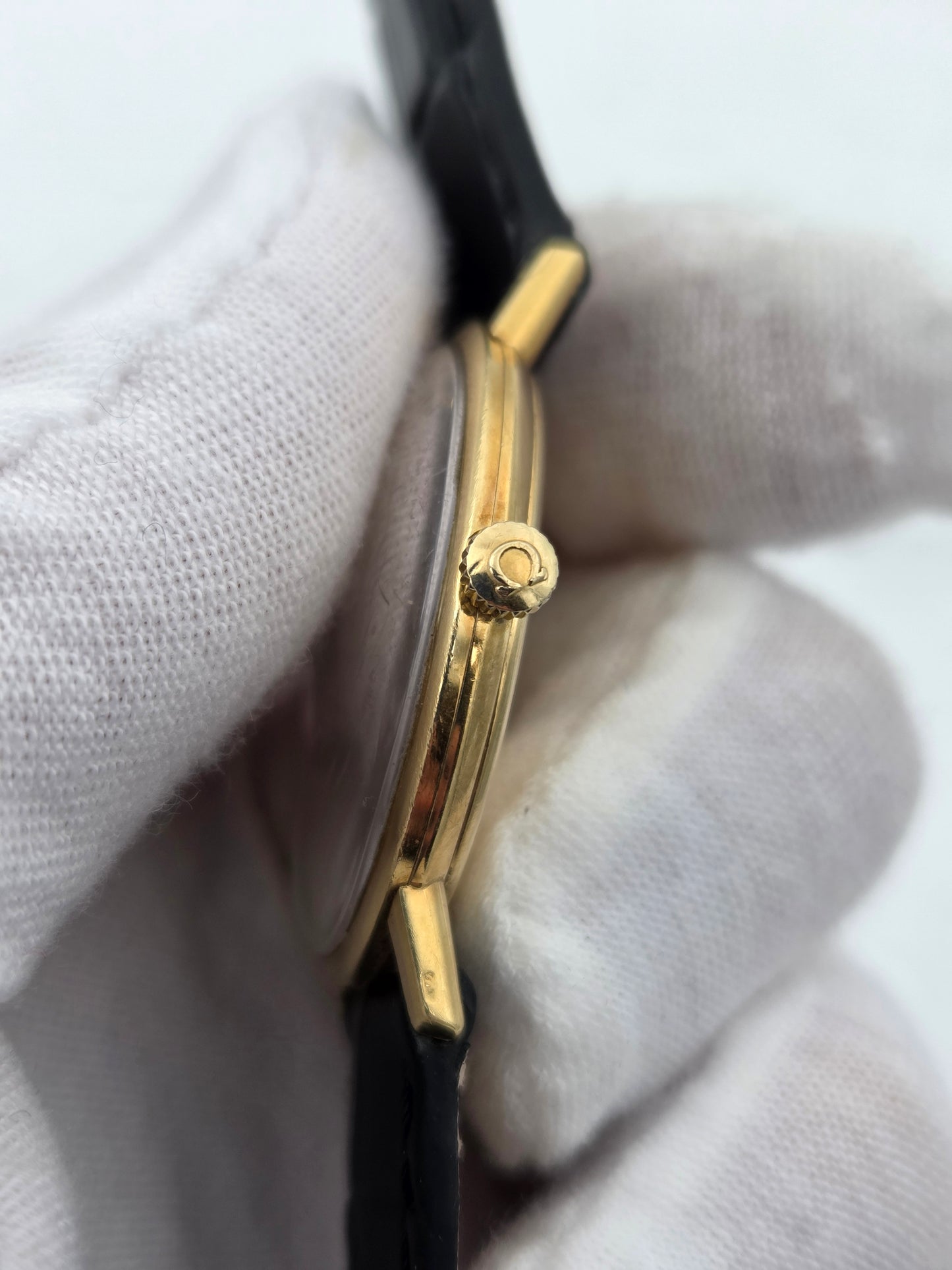 Omega classic ultra thin 18k gold 34mm manual from 1966 cal 601