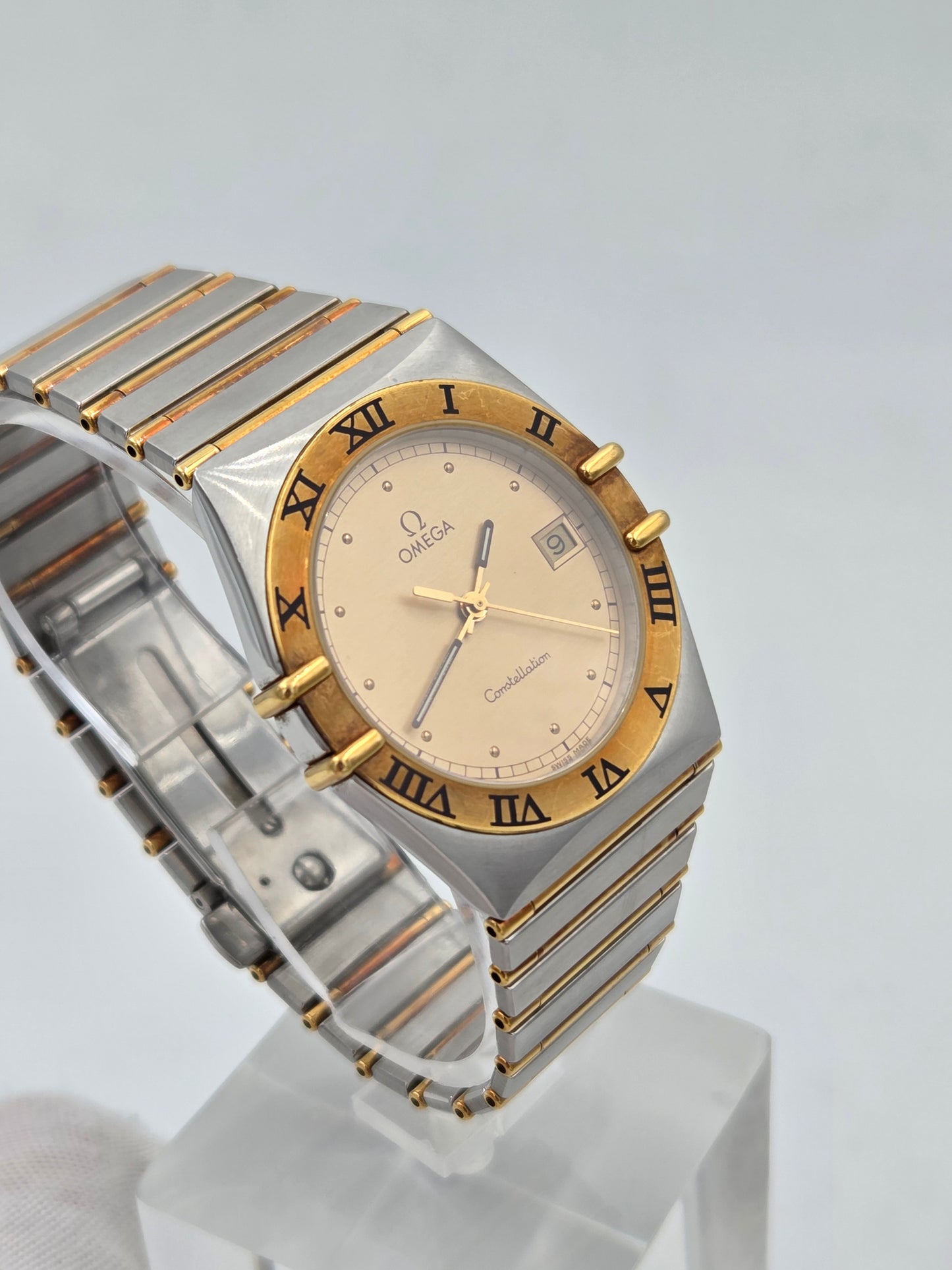 Omega Constellation date  Manhattan ref 396.1070 397.1080