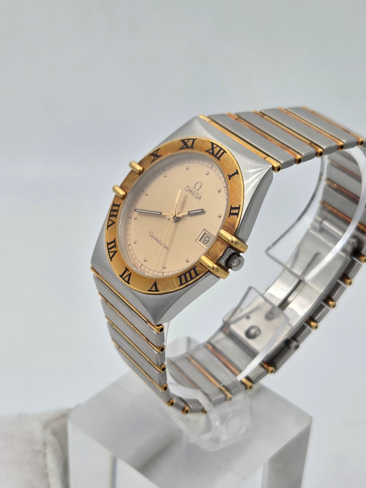 Omega Constellation date  Manhattan ref 396.1070 397.1080