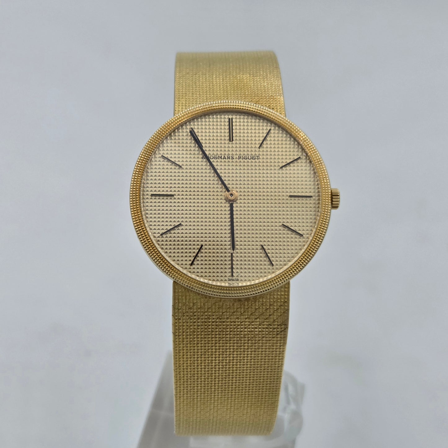 Audemars Piguet 18k gold Calatrava "Clous de Paris" Hobnail Vintage in exceptional condition