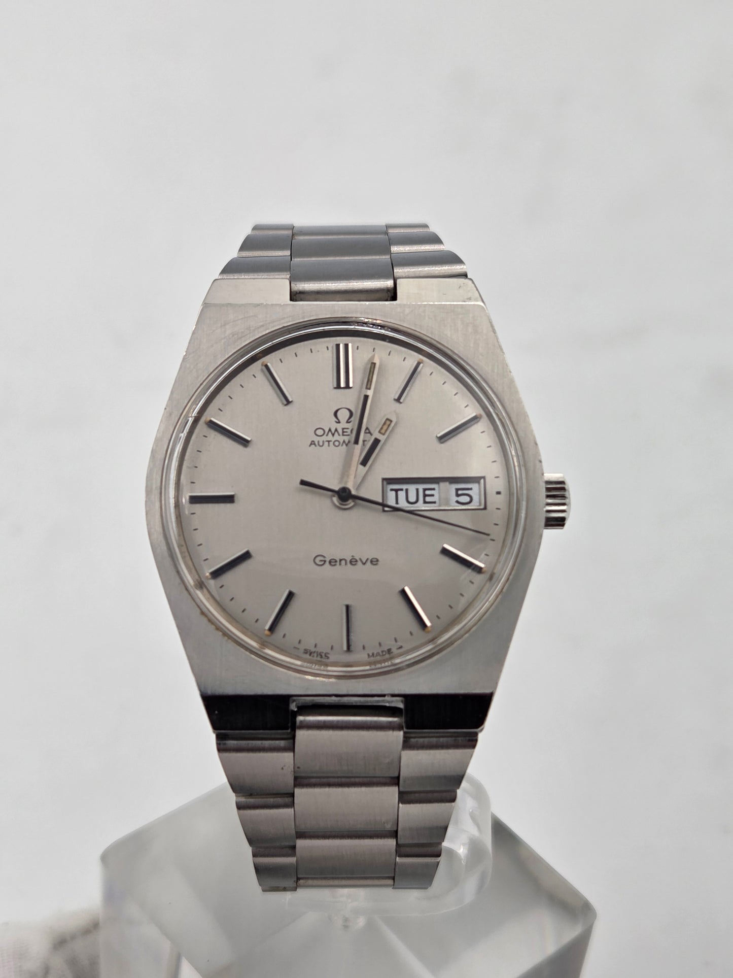 Omega Genève automatic day date vintage ref 166.0125 grey dial integrated bracelet