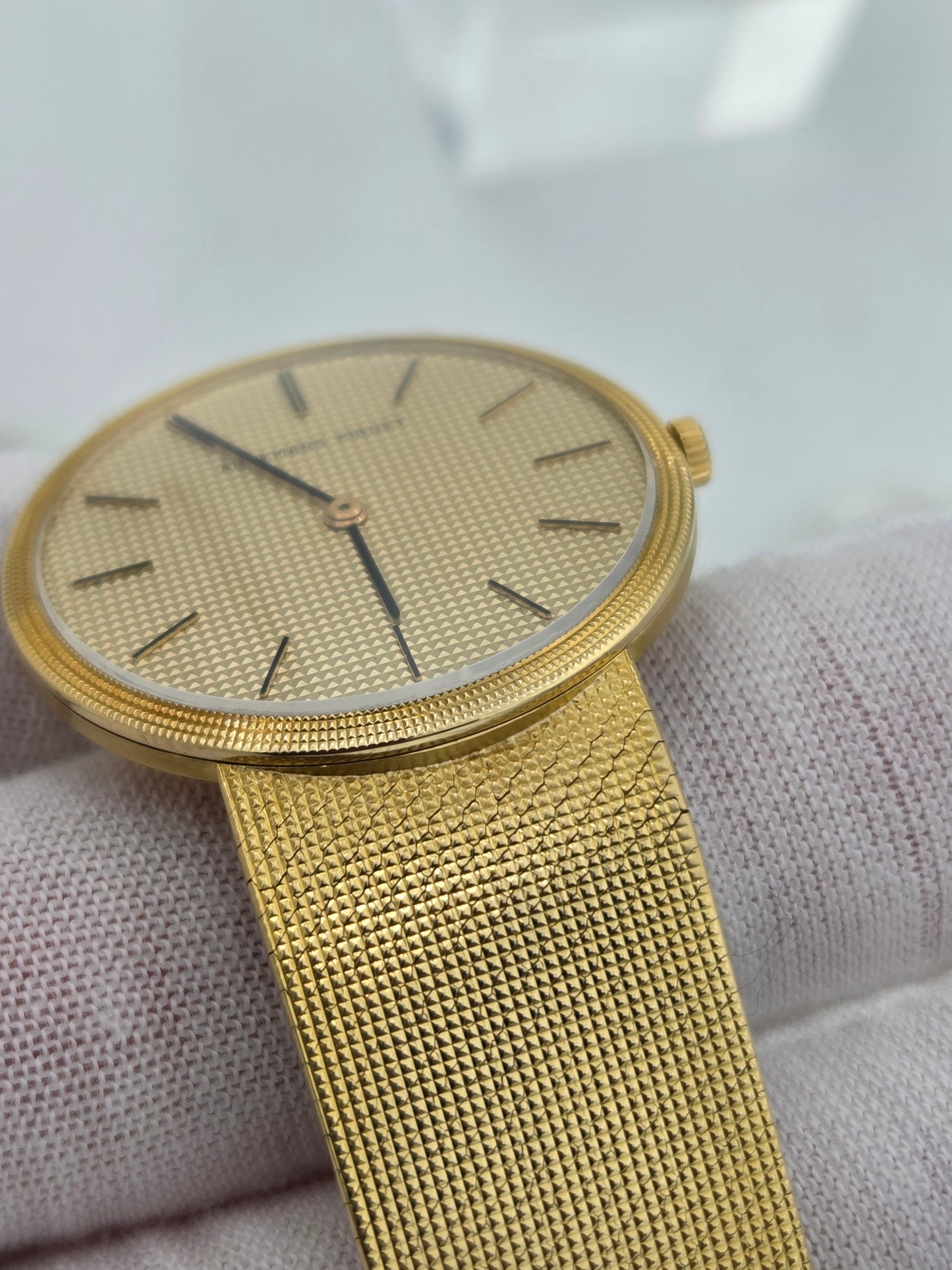 Audemars Piguet 18k gold Calatrava "Clous de Paris" Hobnail Vintage in exceptional condition