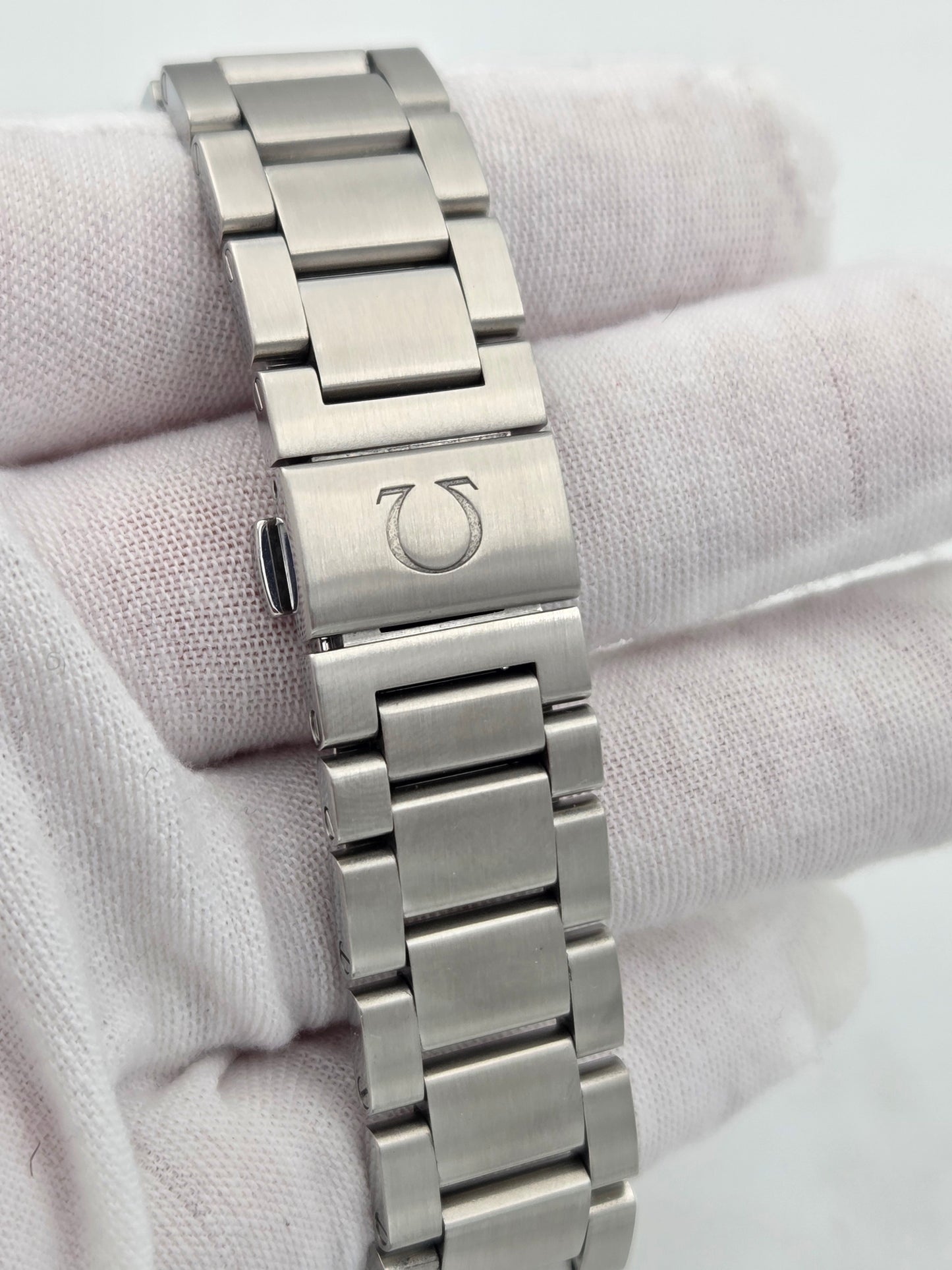 Omega aqua terra Skyfall 231.10.39.21.03.001