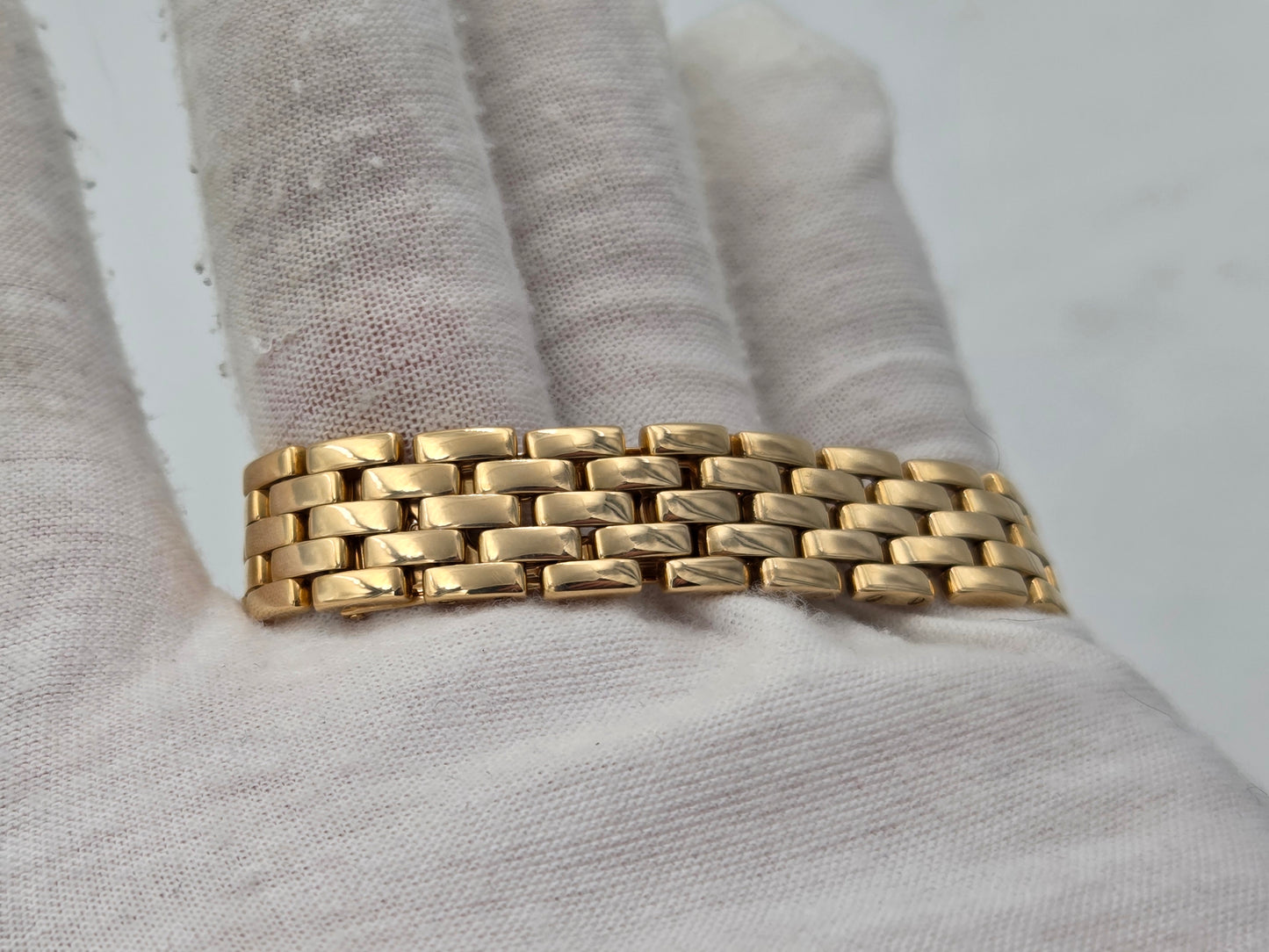 Cartier panthère small 18k gold 86691 box. Serviced