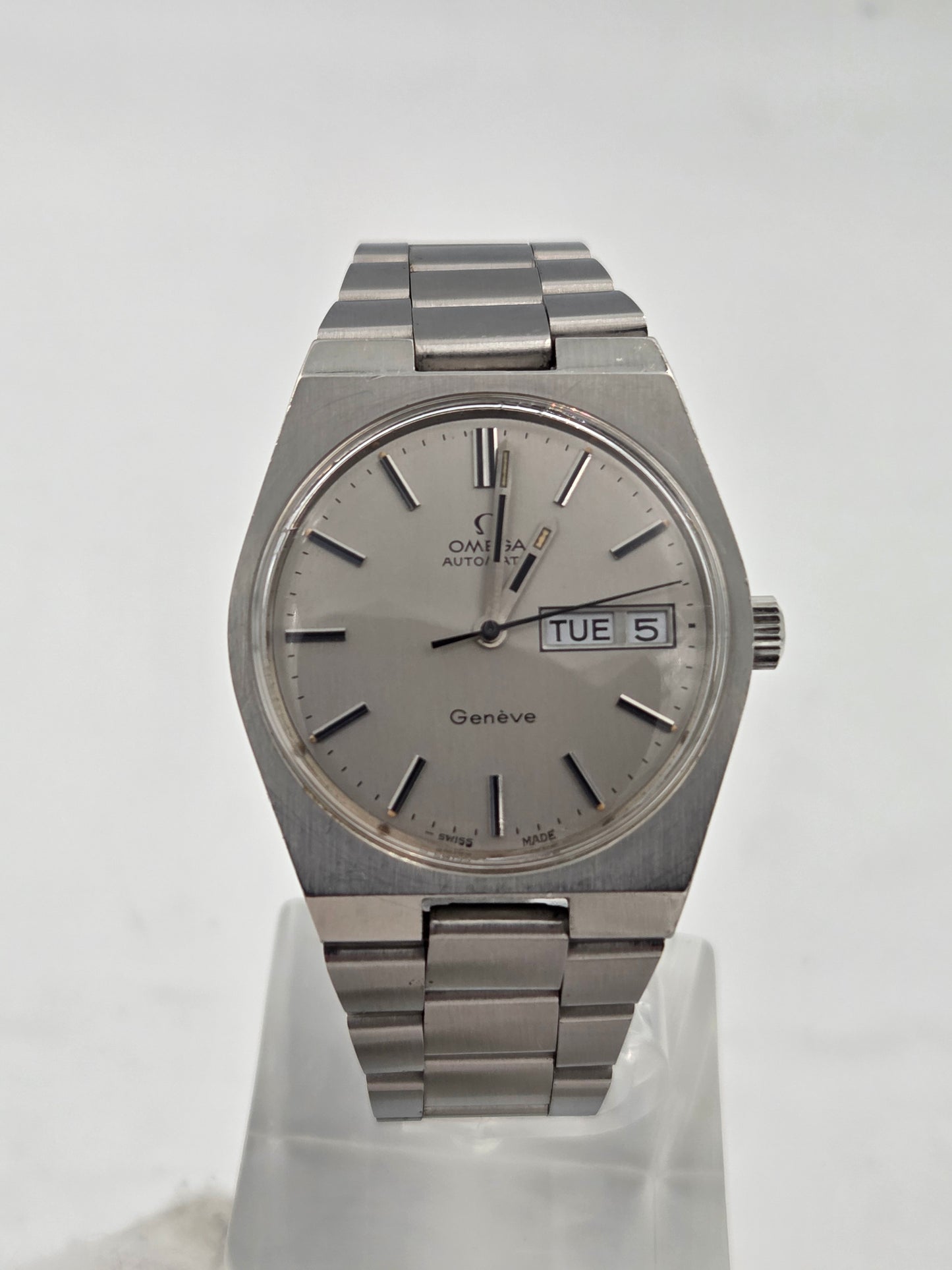 Omega Genève automatic day date vintage ref 166.0125 grey dial integrated bracelet