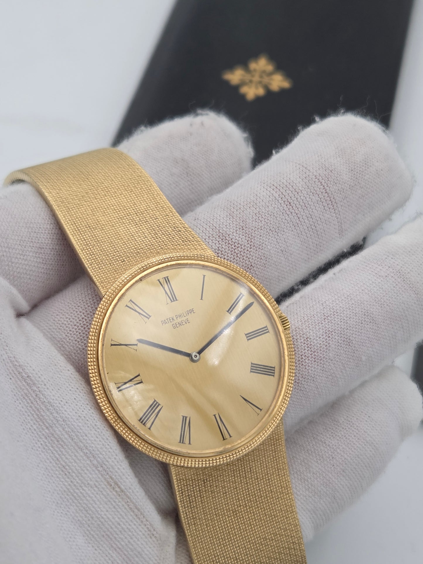 Patek philippe ref 3588 new old stock full set 1974 18k gold clous de paris