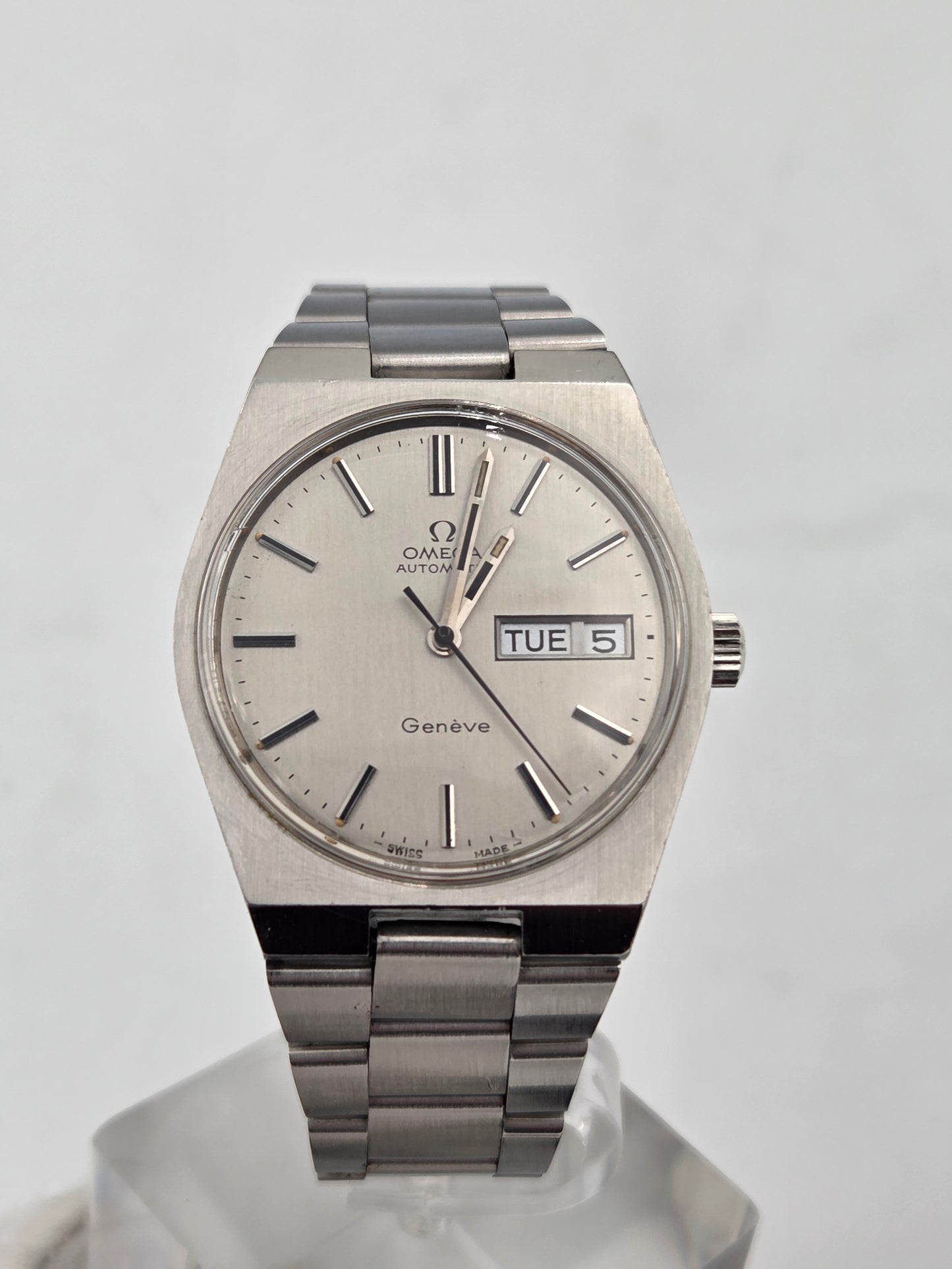 Omega Genève automatic day date vintage ref 166.0125 grey dial integrated bracelet