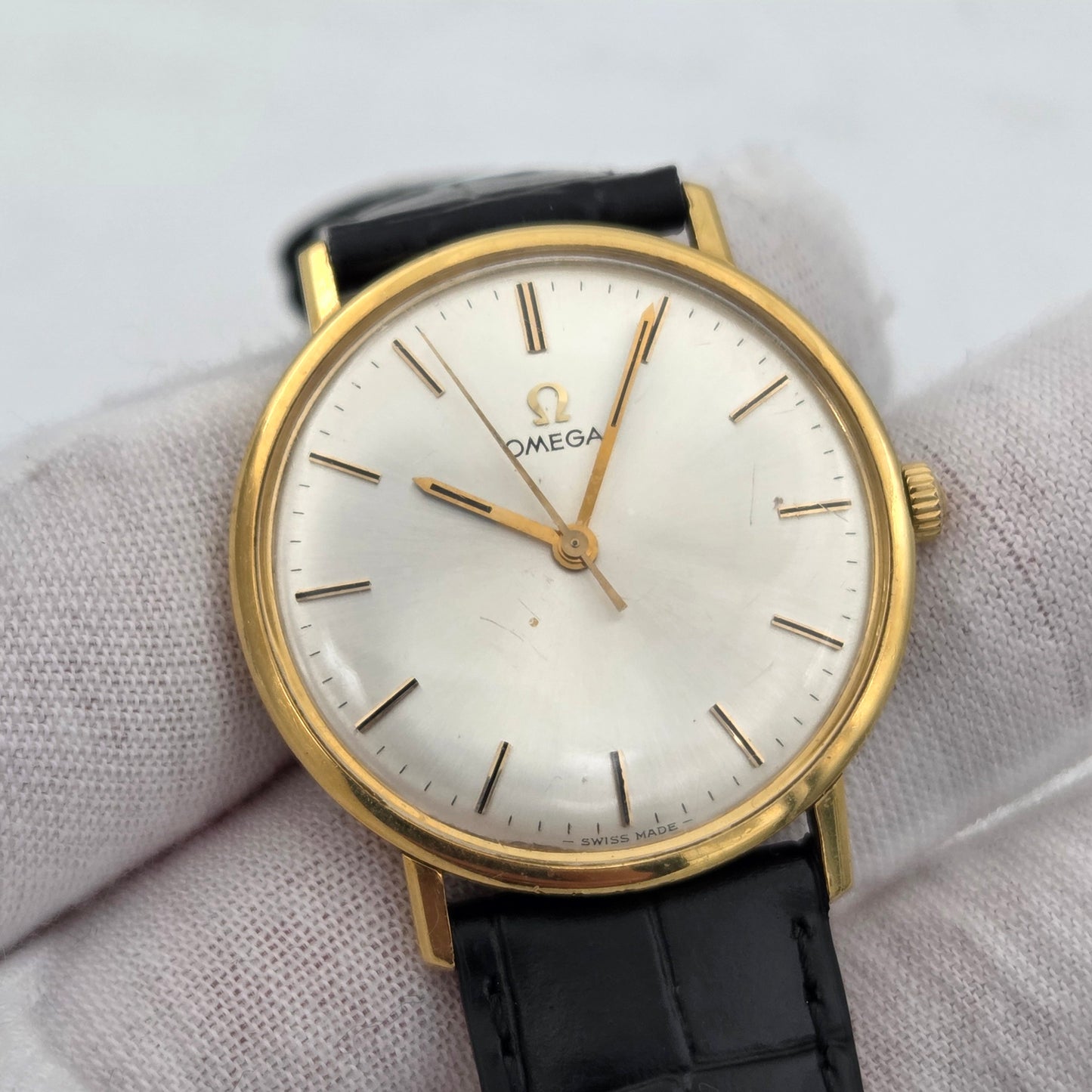 Omega classic ultra thin 18k gold 34mm manual from 1966 cal 601