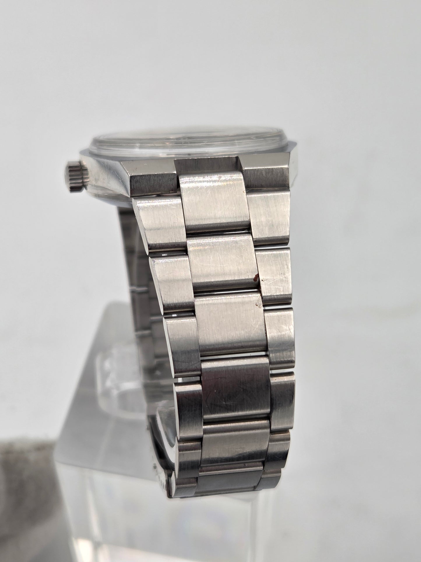 Omega Genève automatic day date vintage ref 166.0125 grey dial integrated bracelet