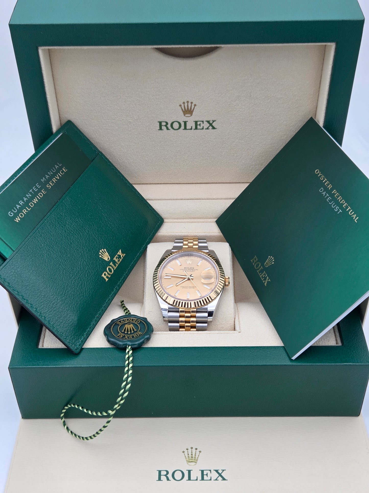 Rolex Datejust 41mm fluted bezel jubilee bracelet steel and gold Champaign dial ref 126333 full set 2023