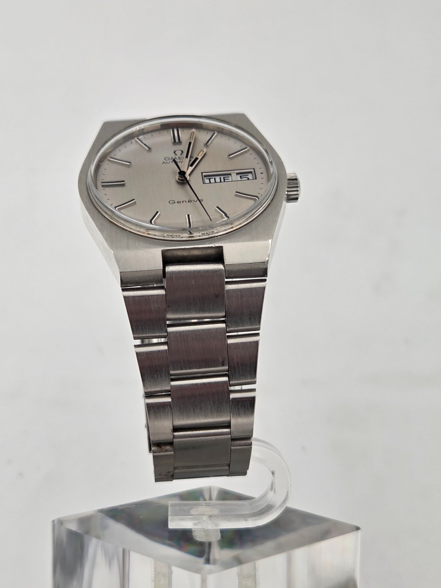 Omega Genève automatic day date vintage ref 166.0125 grey dial integrated bracelet