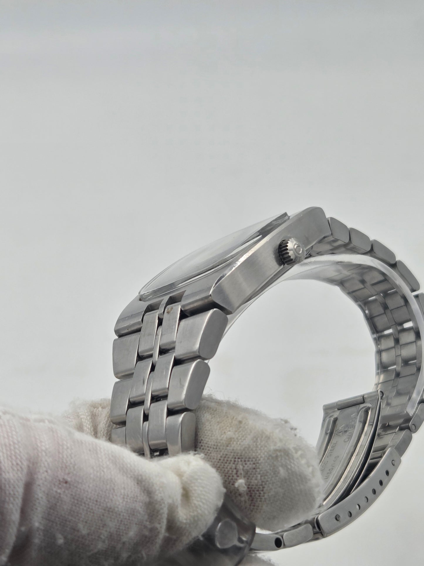Omega Constellation chronometer tv case 168.047