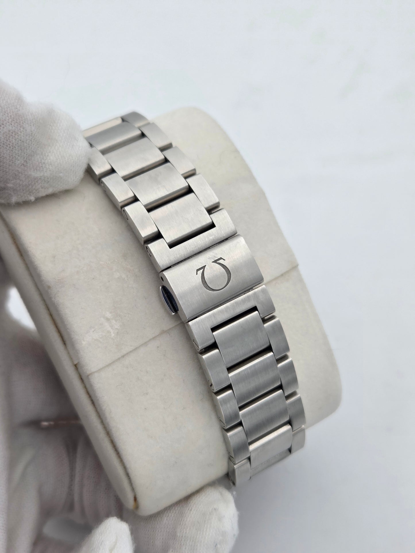 Omega aqua terra 39mm blue dial Skyfall James bond 231.10.39.21.03.001