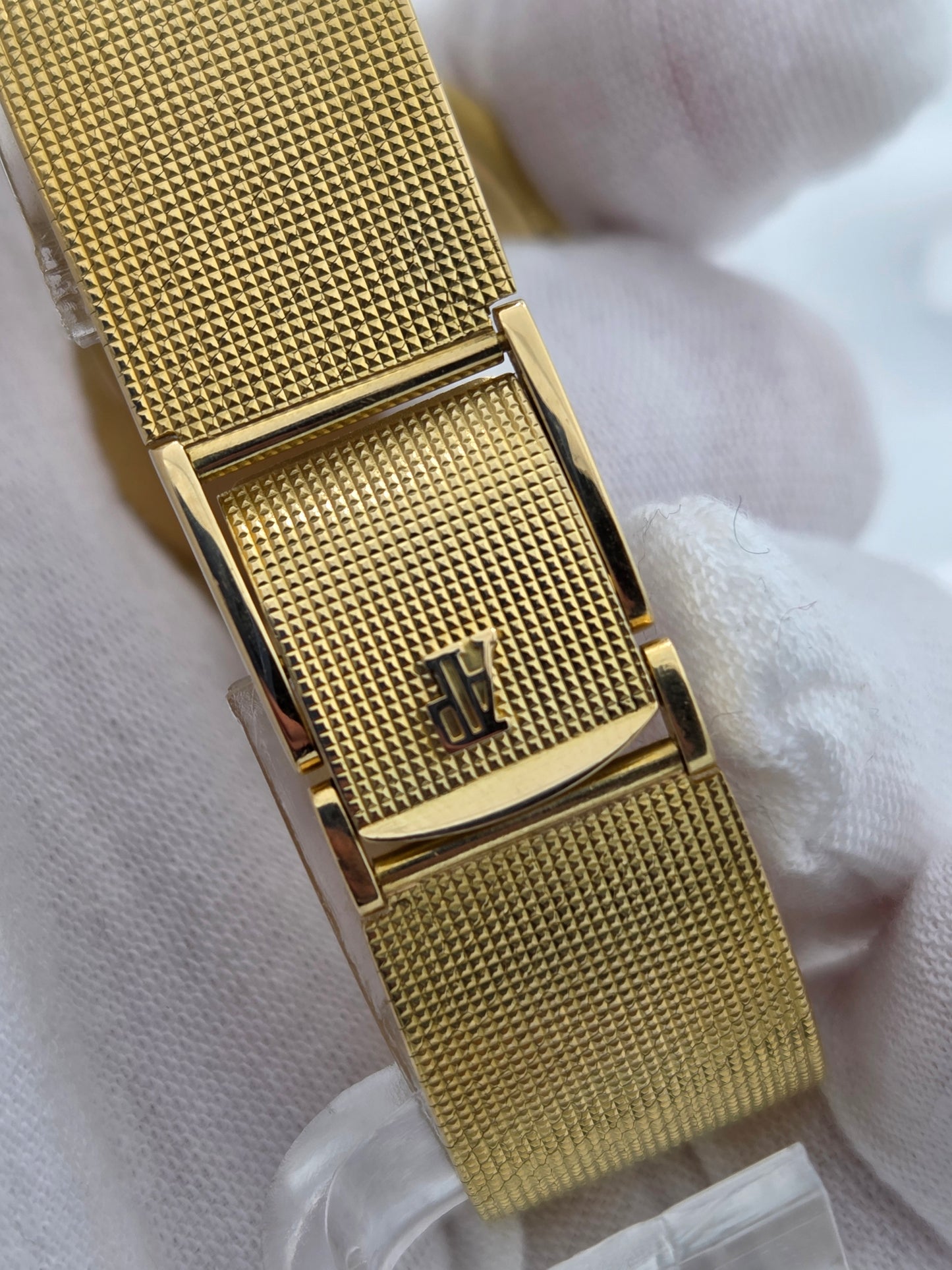 Audemars Piguet 18k gold Calatrava "Clous de Paris" Hobnail Vintage in exceptional condition