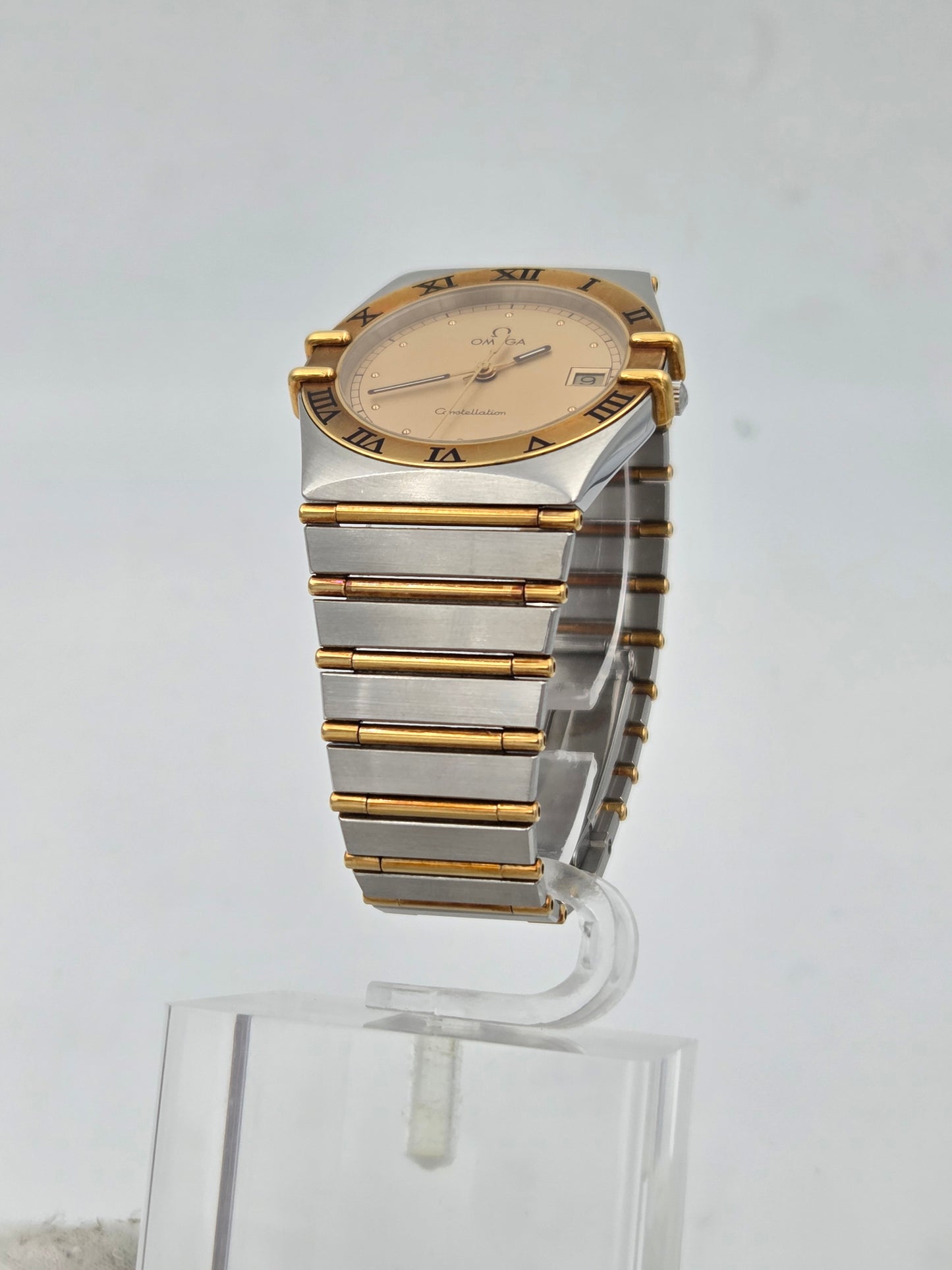 Omega Constellation date  Manhattan ref 396.1070 397.1080