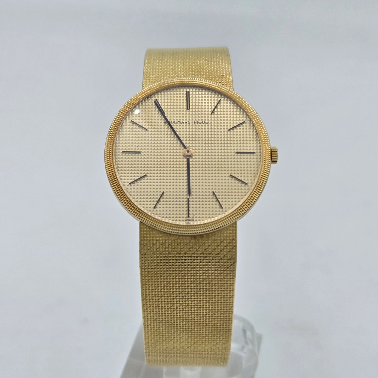 Audemars Piguet 18k gold Calatrava "Clous de Paris" Hobnail Vintage in exceptional condition