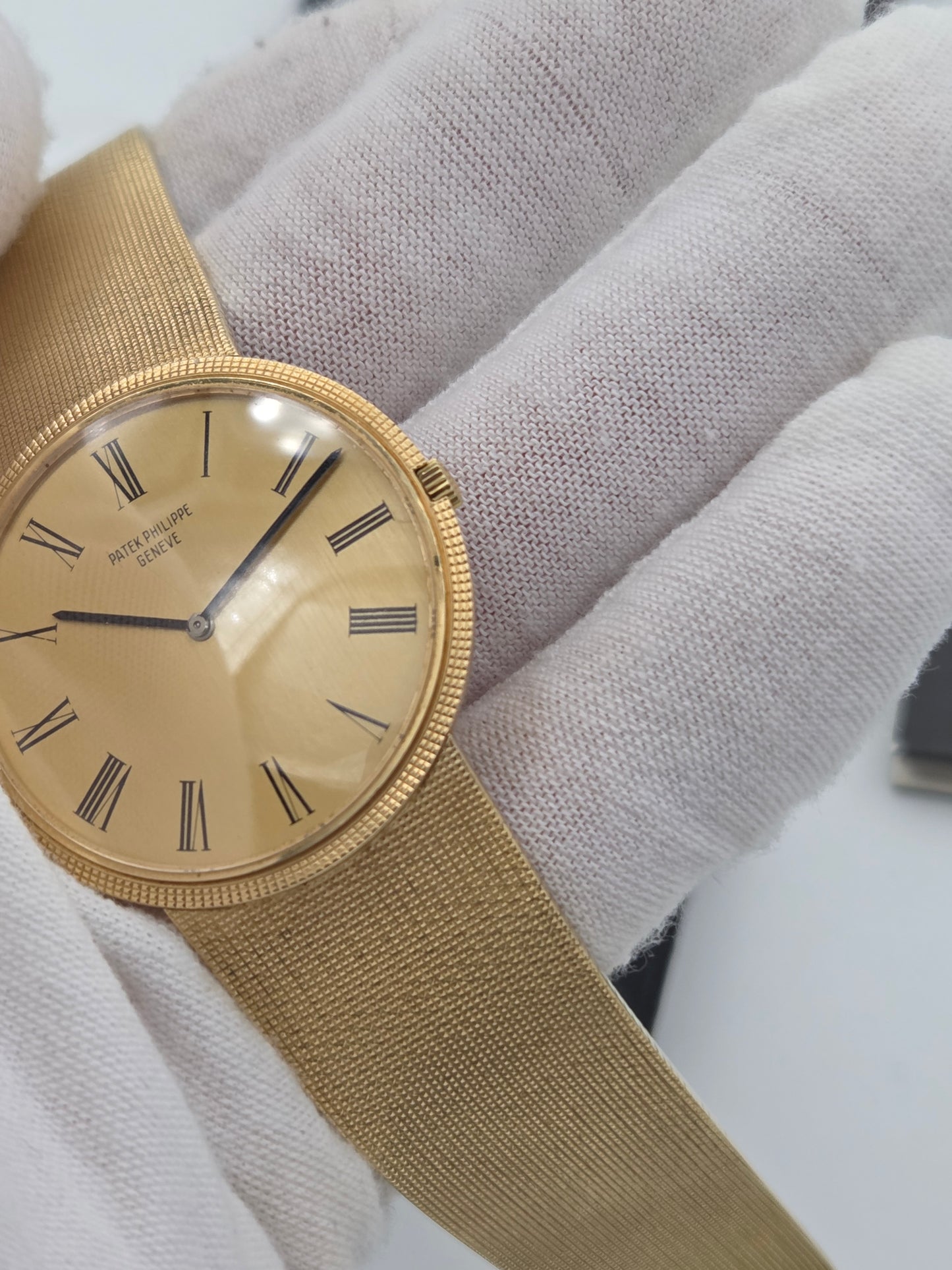 Patek philippe ref 3588 new old stock full set 1974 18k gold clous de paris
