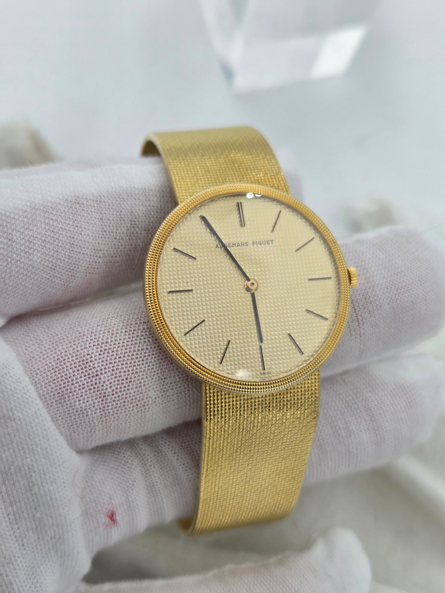 Audemars Piguet 18k gold Calatrava "Clous de Paris" Hobnail Vintage in exceptional condition