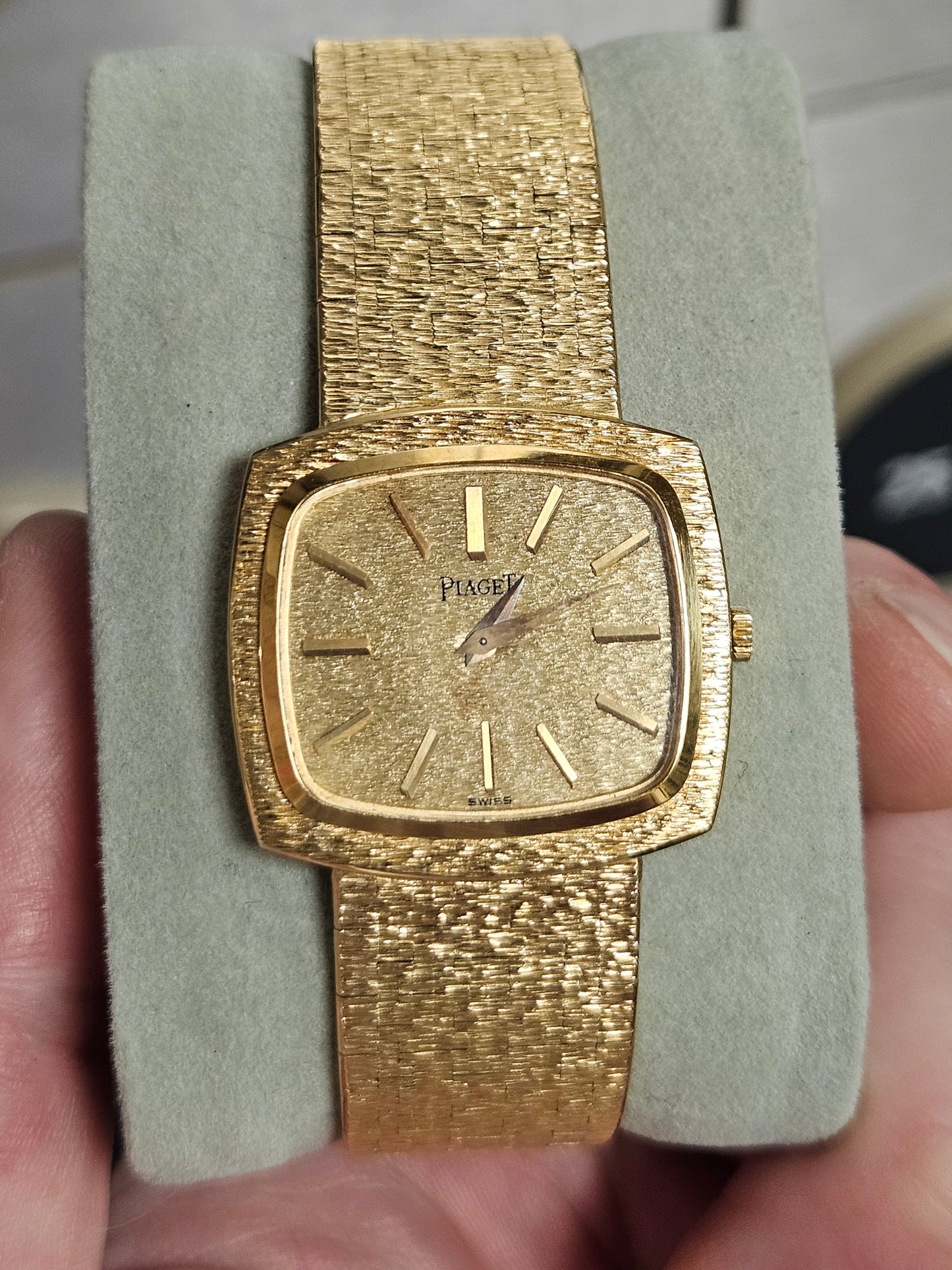 Piaget Vintage 18K Gold TV Ref 9572A6 - With Original Box