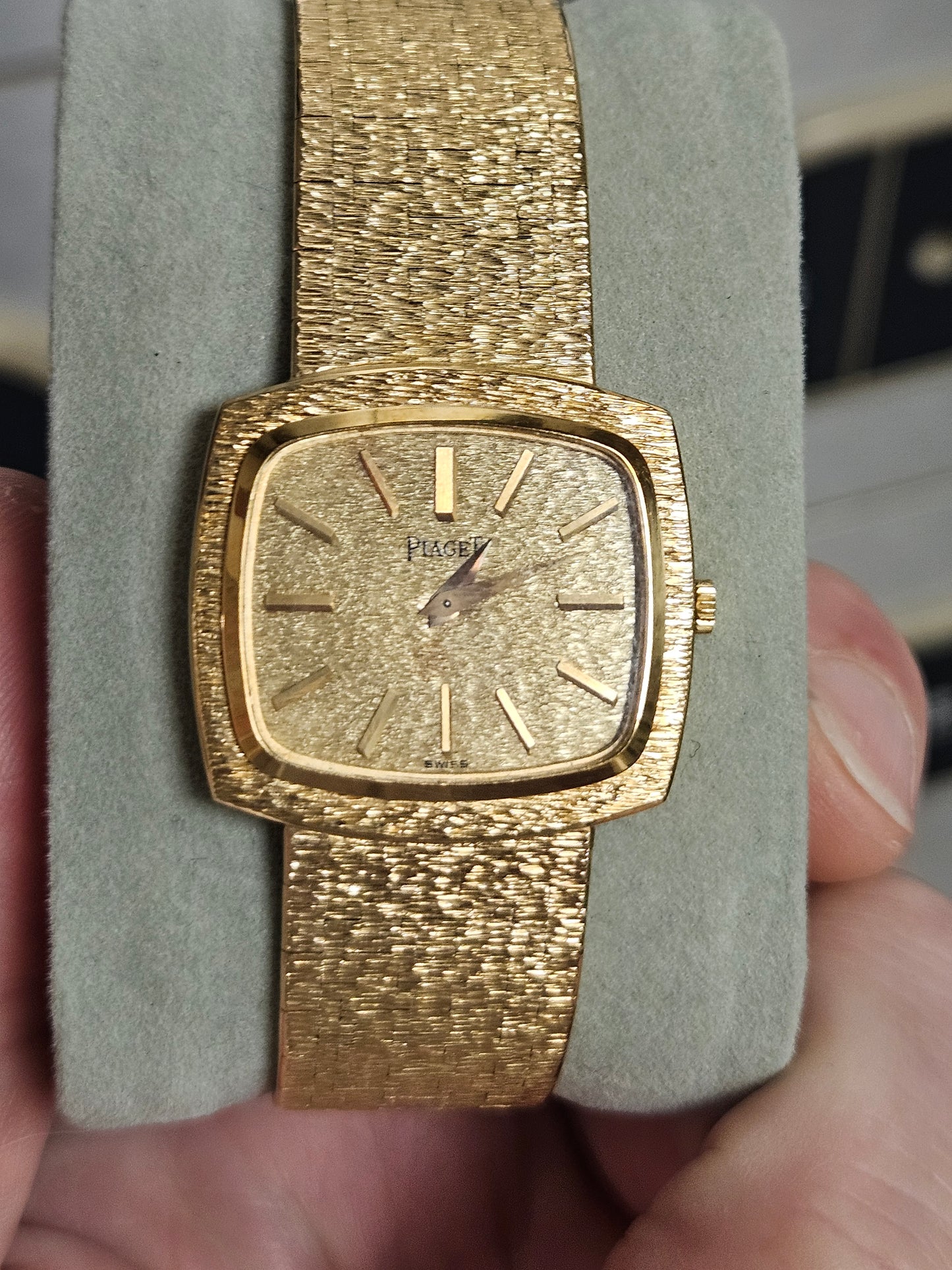 Piaget Vintage 18K Gold TV Ref 9572A6 - With Original Box