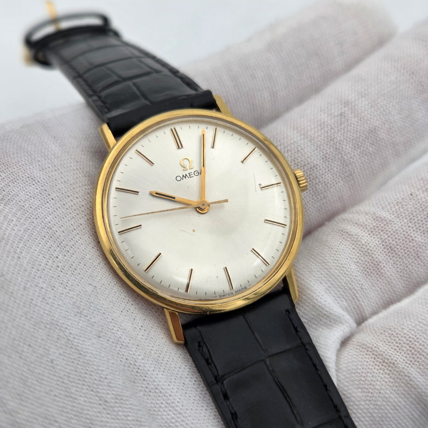 Omega classic ultra thin 18k gold 34mm manual from 1966 cal 601