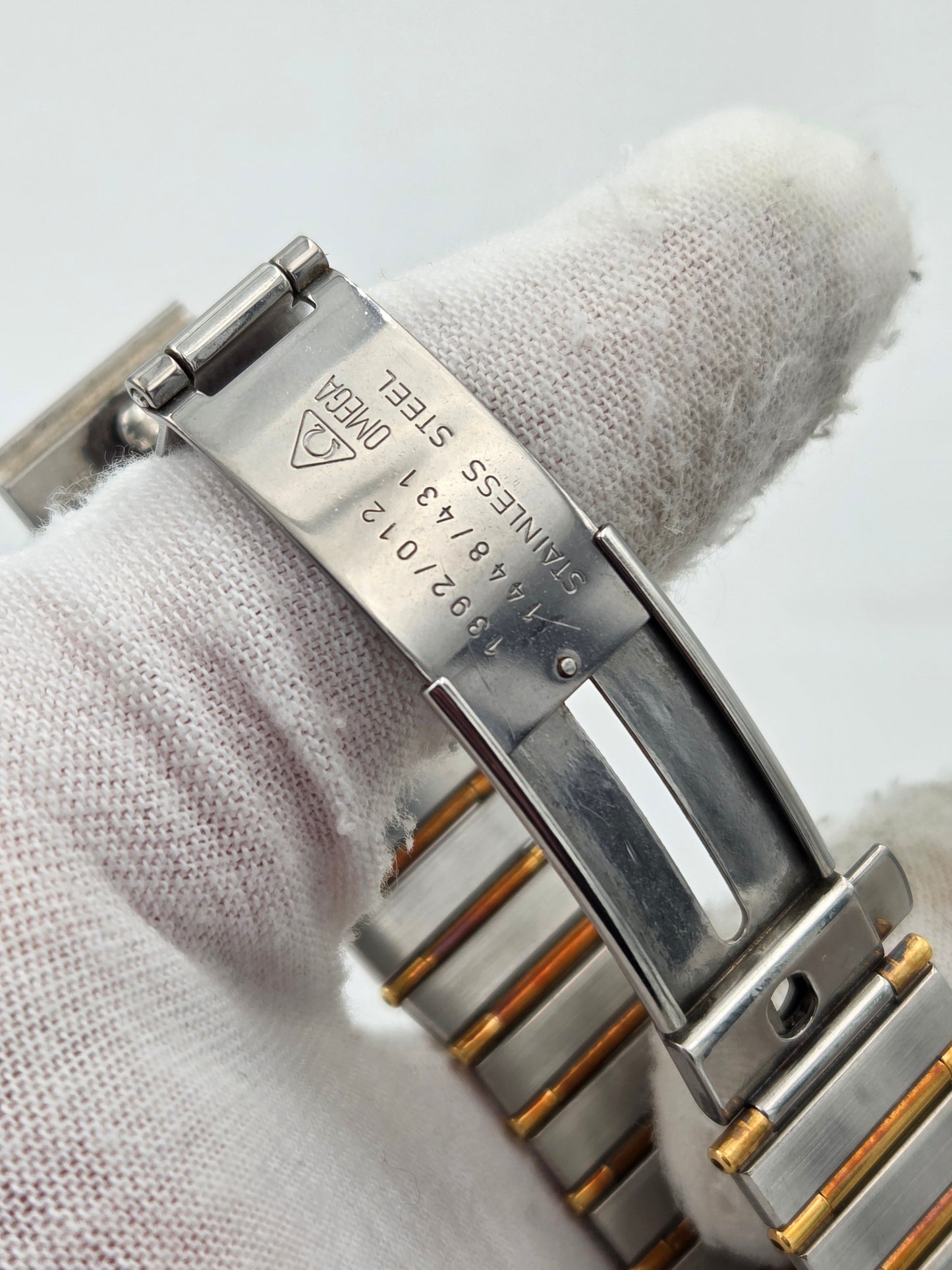 Omega Constellation date  Manhattan ref 396.1070 397.1080