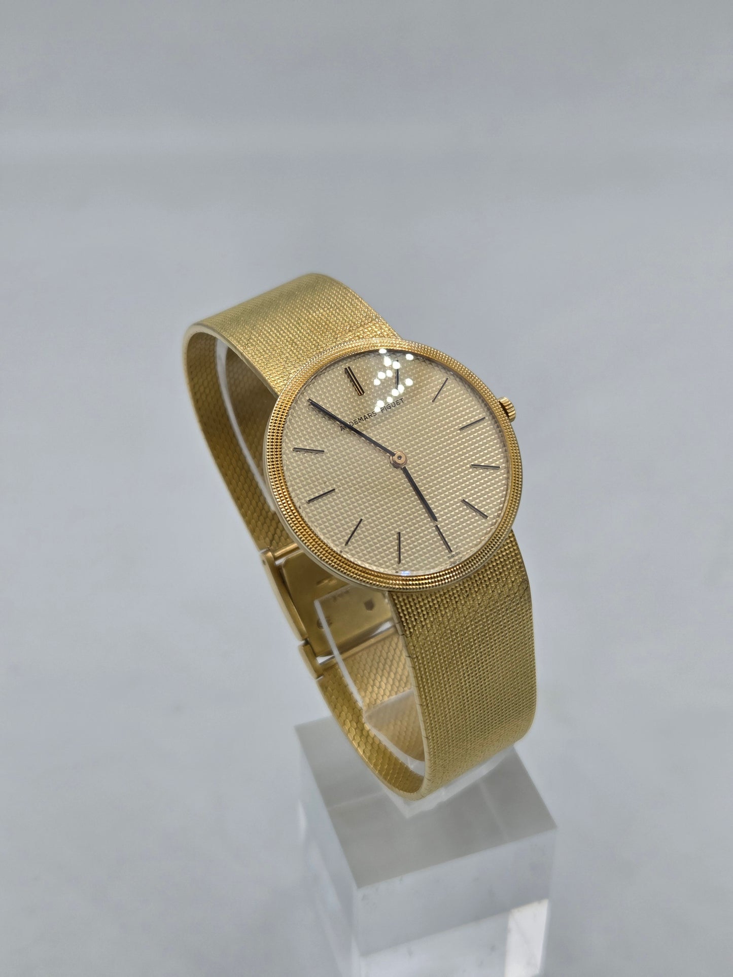 Audemars Piguet 18k gold Calatrava "Clous de Paris" Hobnail Vintage in exceptional condition