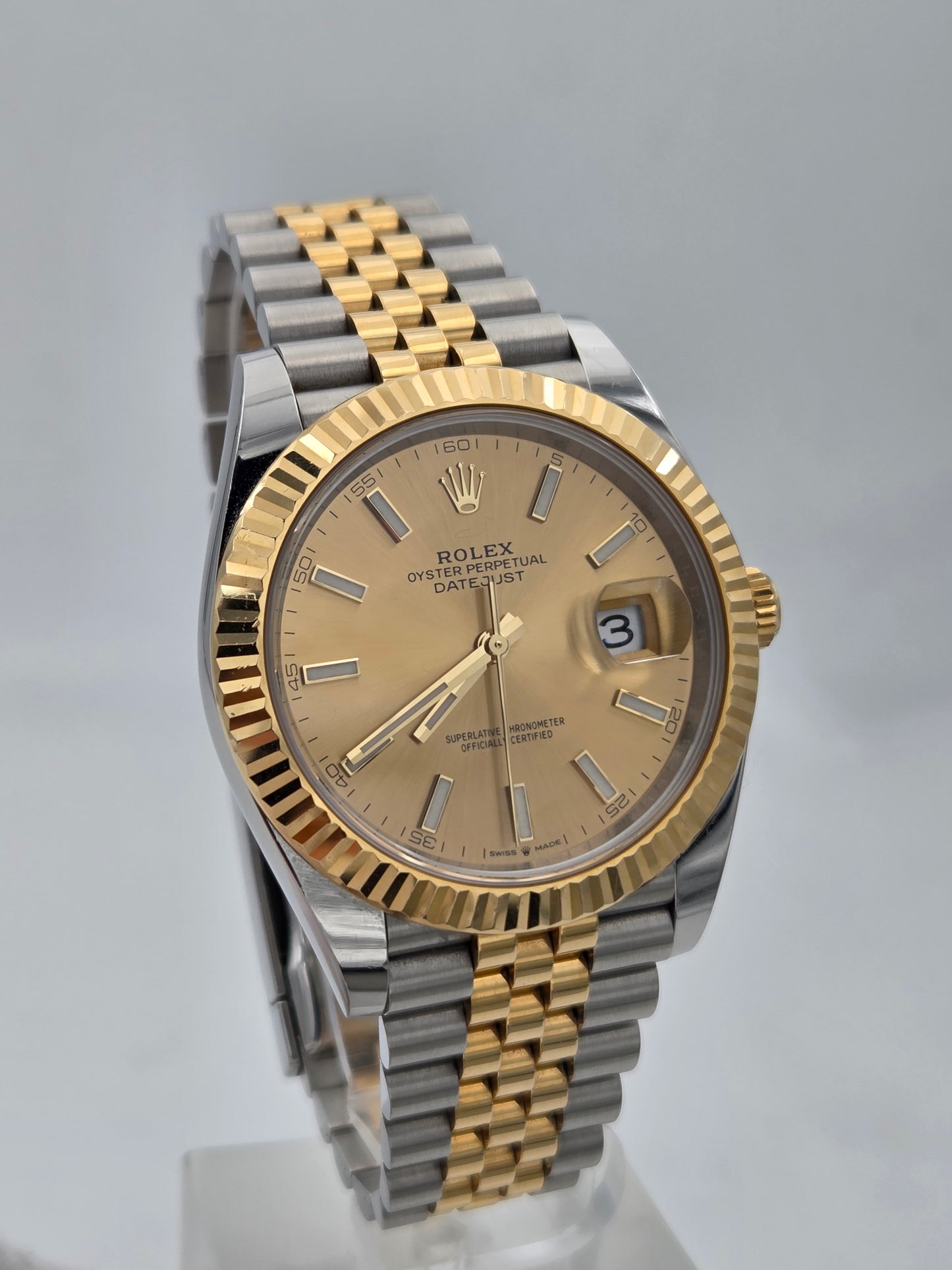 Rolex Datejust 41mm fluted bezel jubilee bracelet steel and gold Champaign dial ref 126333 full set 2023
