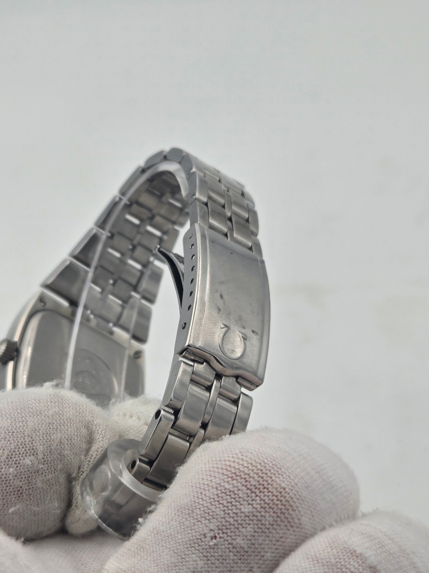Omega Constellation chronometer tv case 168.047