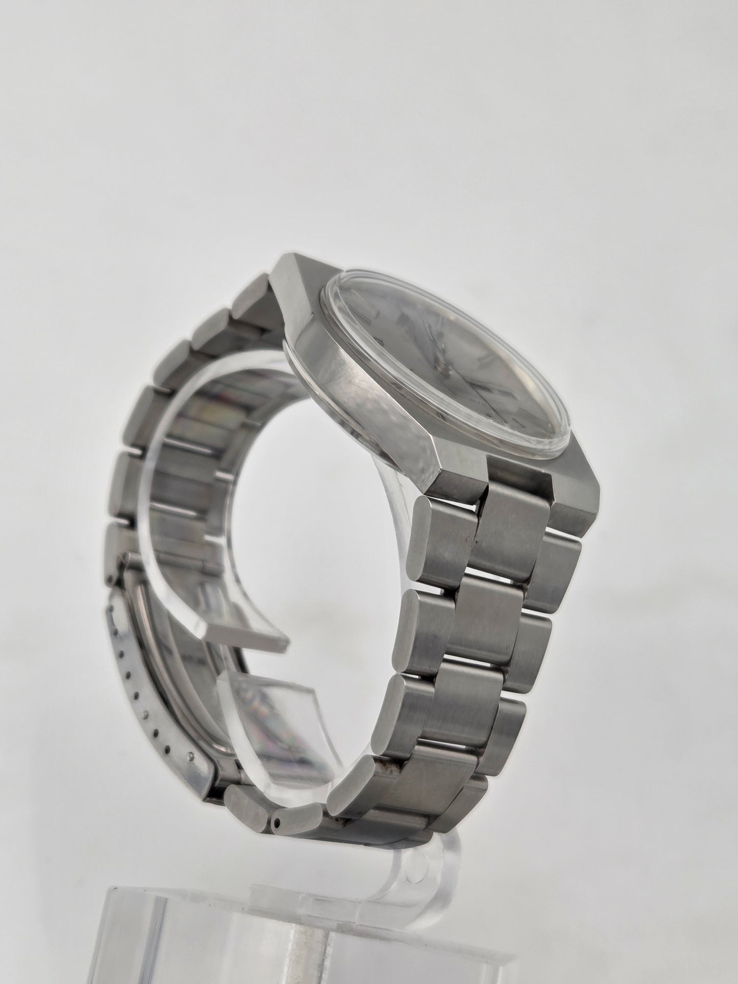 Omega Genève automatic day date vintage ref 166.0125 grey dial integrated bracelet