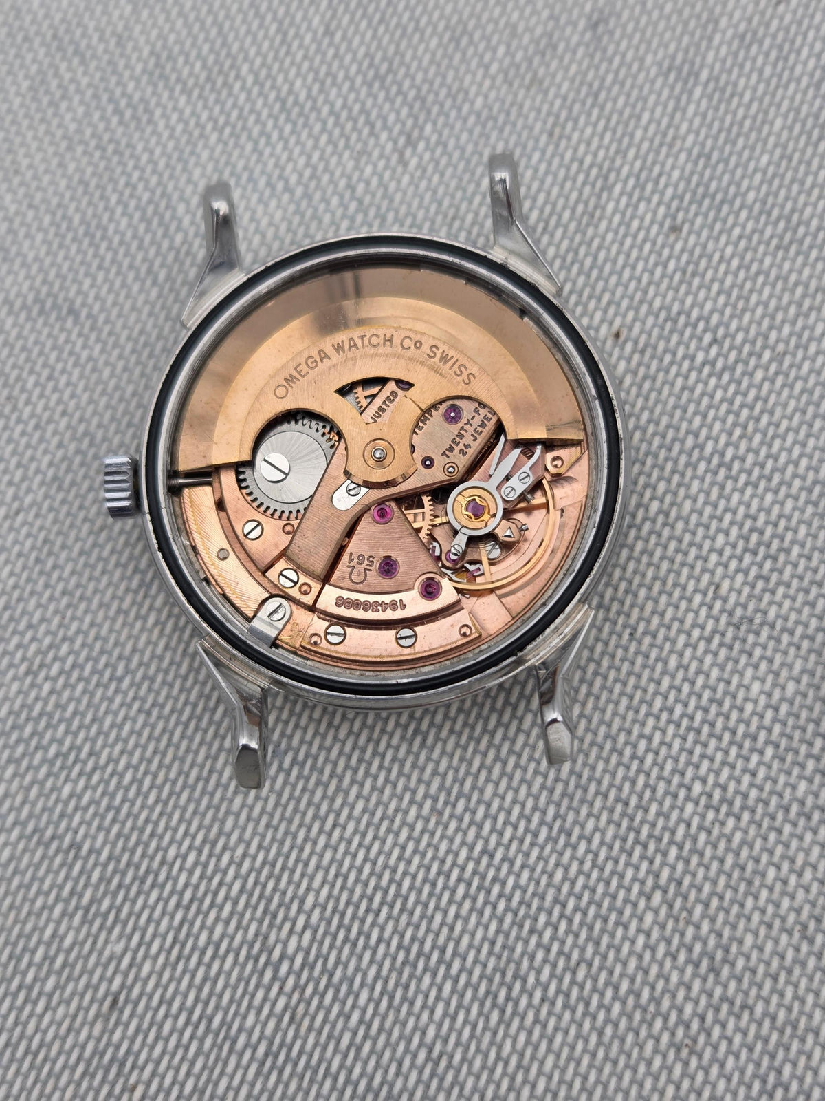 Omega Constellation Dogleg cal 561 similar to 168.005