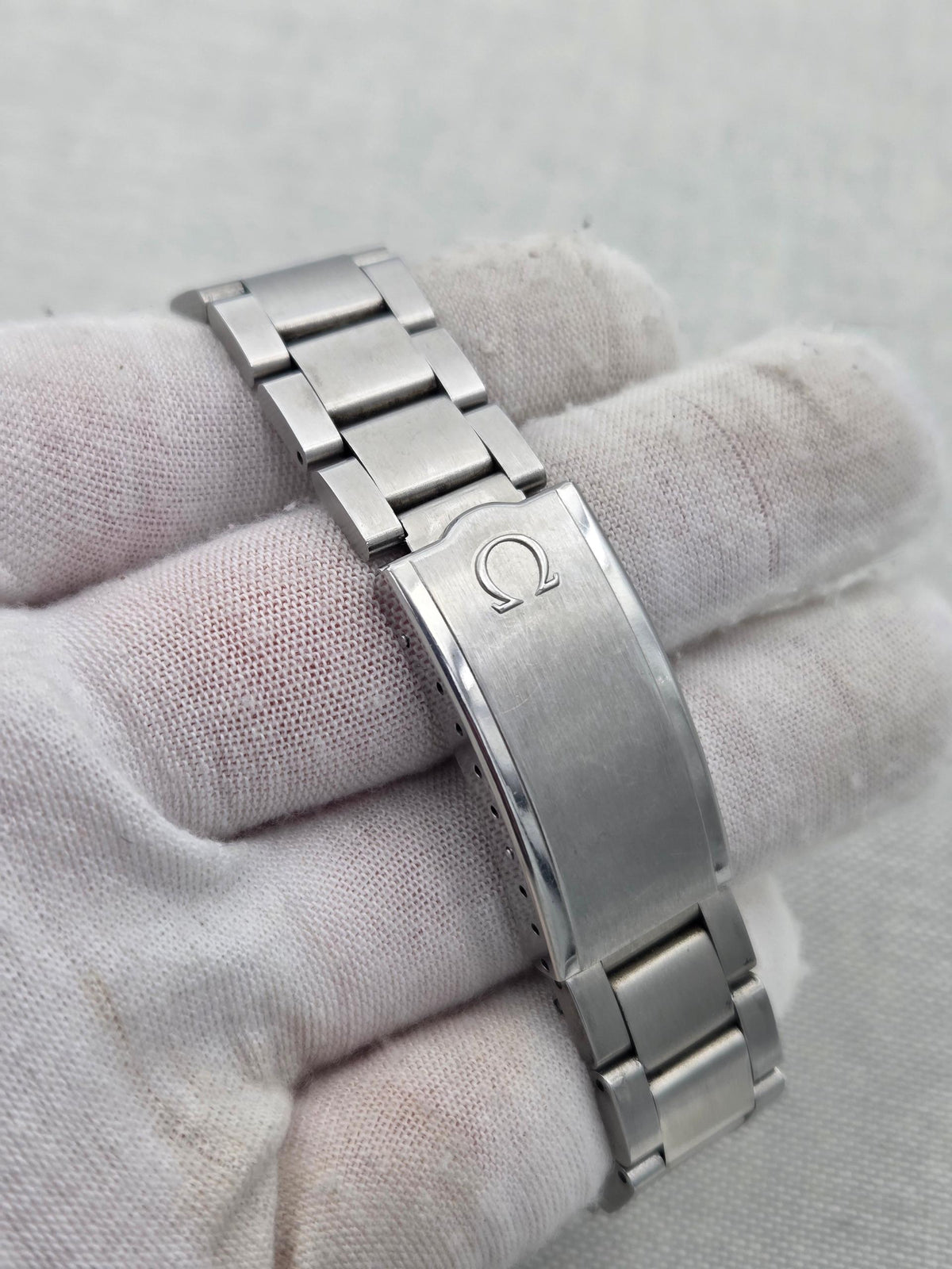 Omega Genève Serviced 1y warranty 166.099 sunburst dial