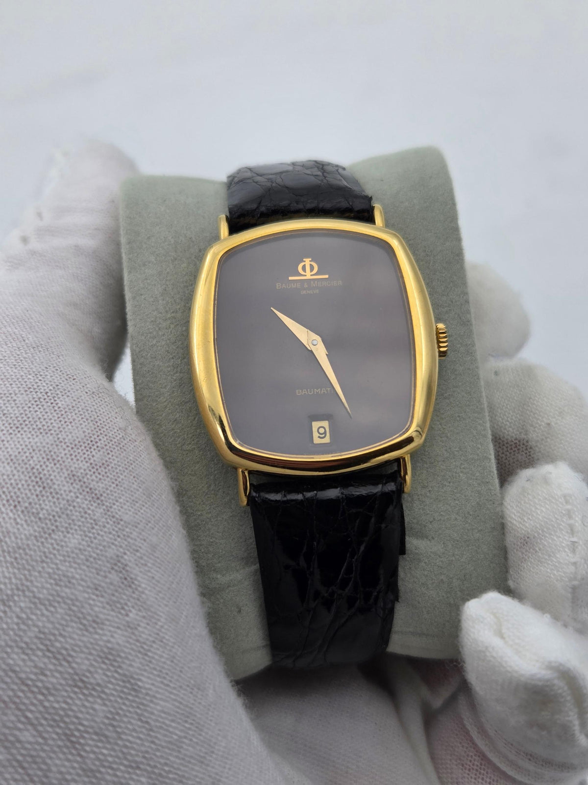 Baume & Mercier Baumatic Serviced and warranty , solid 18k gold with a beautiful dial