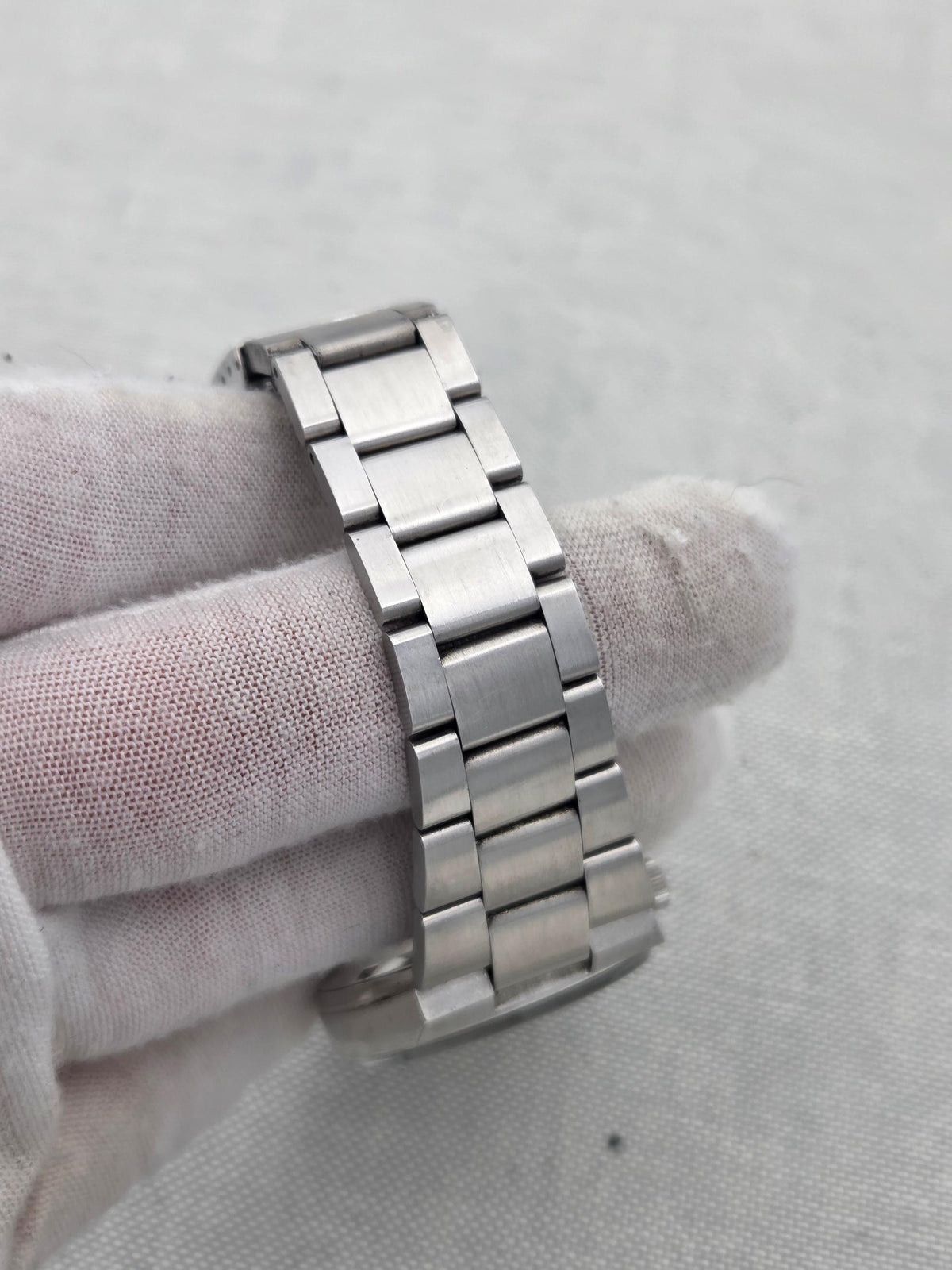 Omega Genève Serviced 1y warranty 166.099 sunburst dial